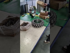 गोलाकार रोलर असर स्थापित किए जा रहे हैं