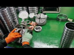 गोलाकार रोलर बीयरिंगों का परिशुद्धता परीक्षण किया जा रहा है