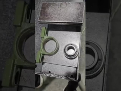 इन्सर्ट असर UCP205 तकिया ब्लॉक असर स्थापित किया जा रहा है